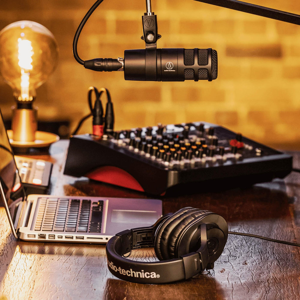 Hypercardioid Dynamic Podcast Microphone Bundle with Pop Filter, Boom Arm, XLR Cable W9278